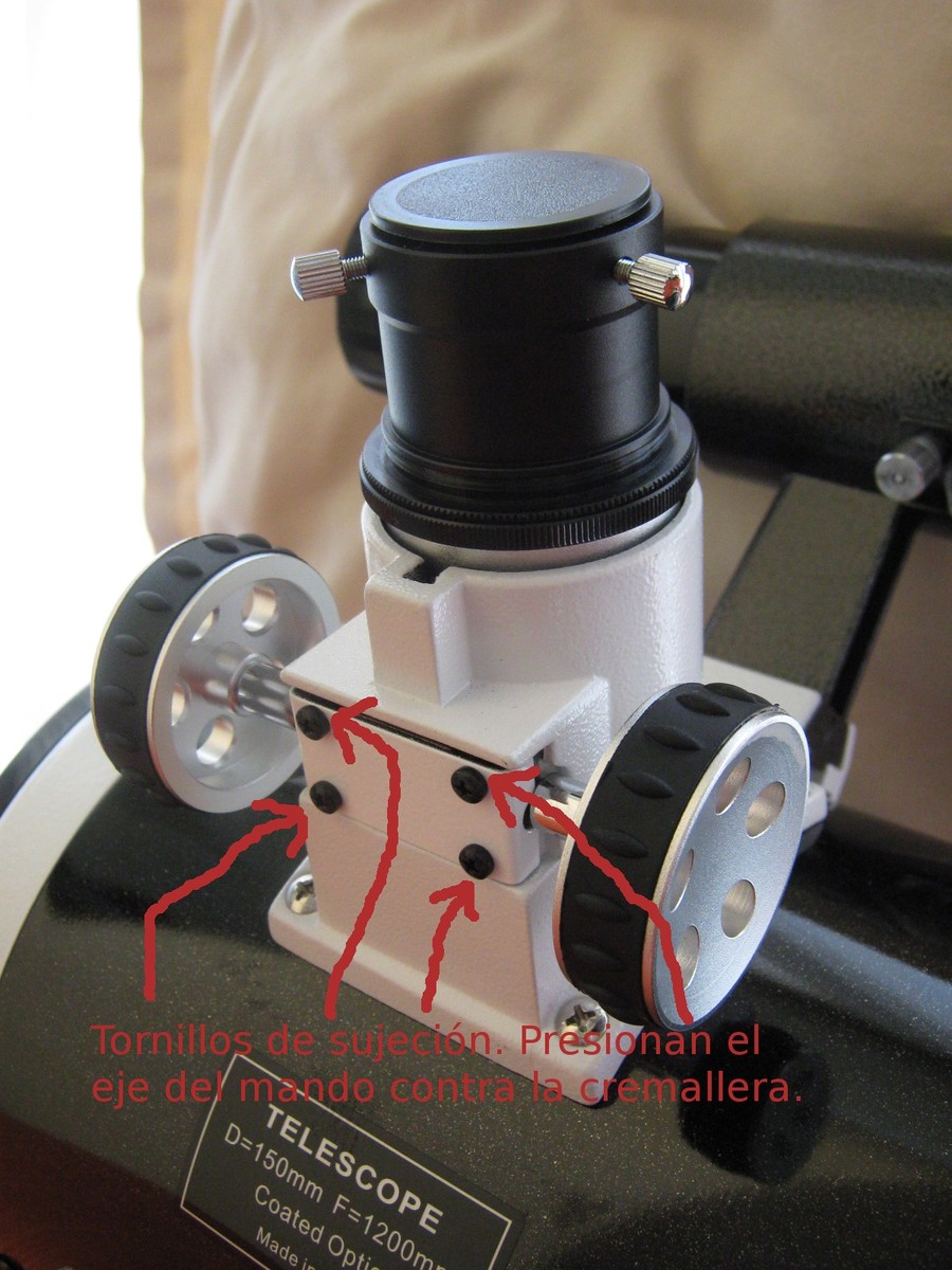 Enfocador original de mi SkyWatcher N150 f/8: lado del mando
